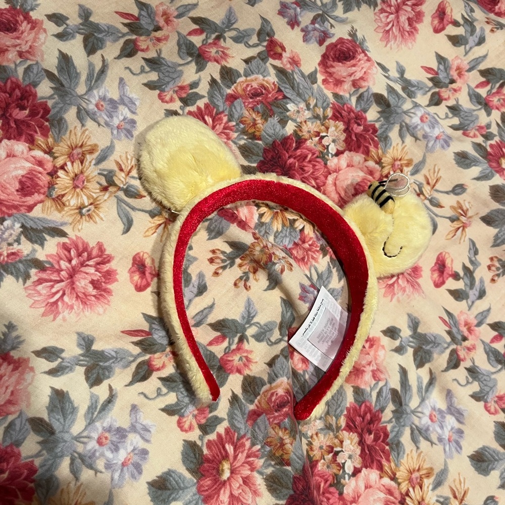 Winnie the Pooh Disney Minnie Ears Never Been Worn 🐝🍯